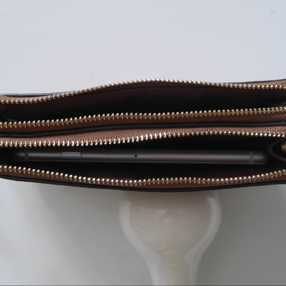 Authentic Coach Brown Leather Wristlet - Picture 7 of 7